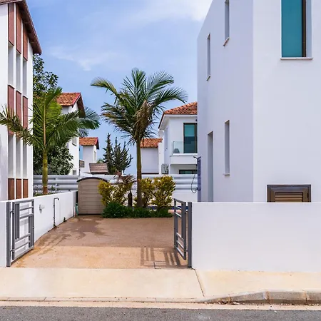 Sea La Vie 3-br & Private Pool In Protaras *